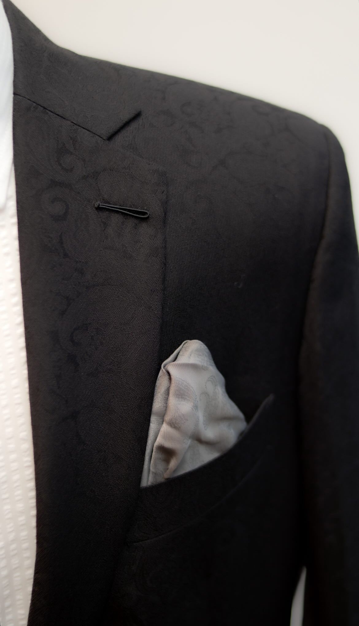 What Is a Paisley Suit? A Guide to Paisley Suits and Jackets