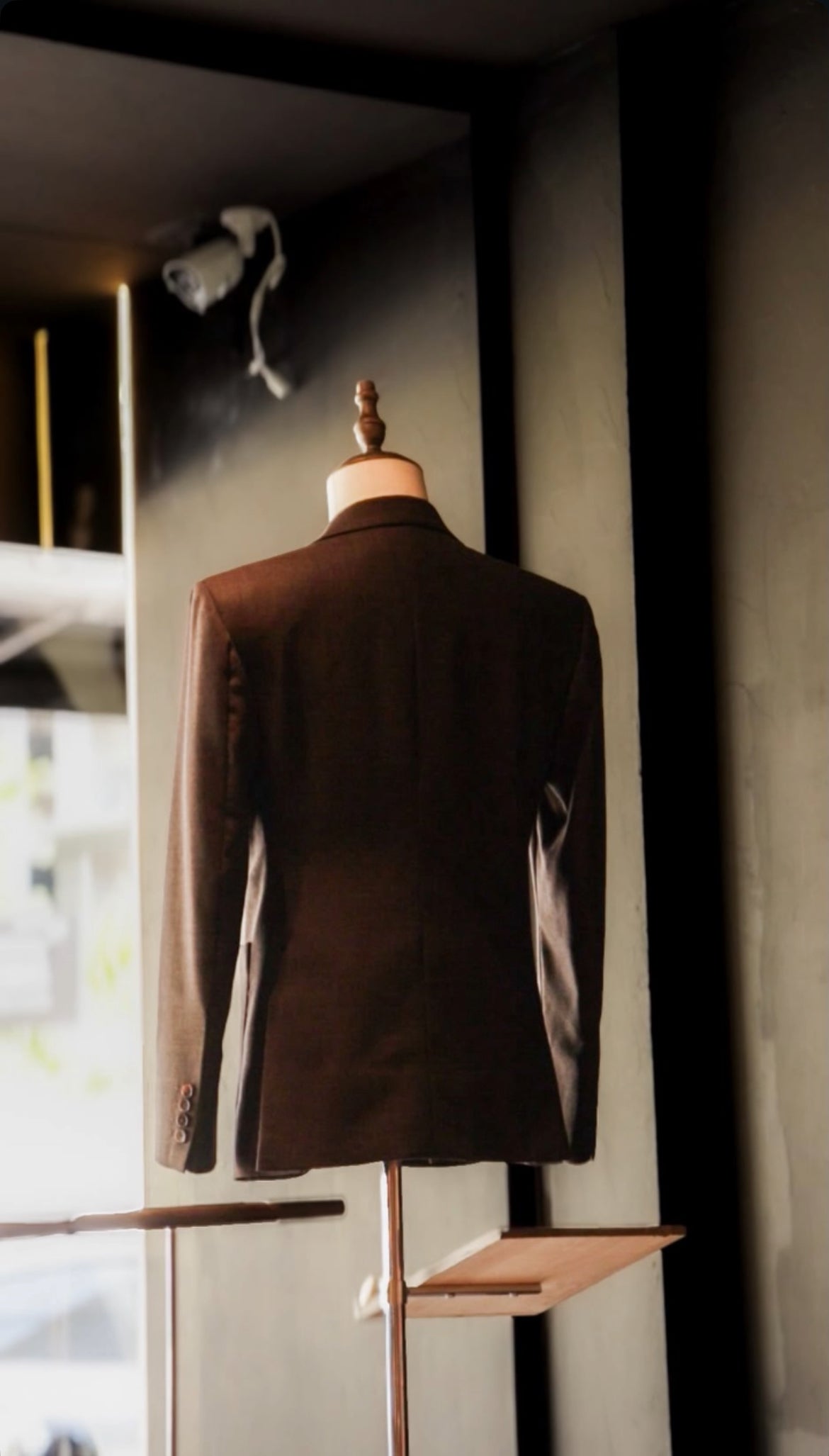 Luxury Suits vs Regular Suits: What’s the Difference?